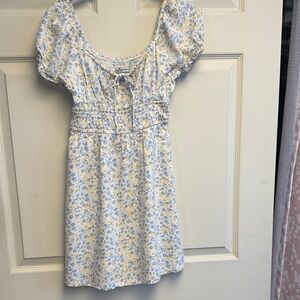 Hollister women’s Floral Dress in Blue and Yellow